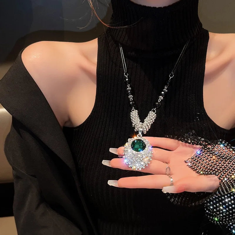 Vintage Green Crystal Round Pendant Necklace Girl Fashion Trend Shiny Rhinestone Banquet Necklace Jewelry Gift Women New